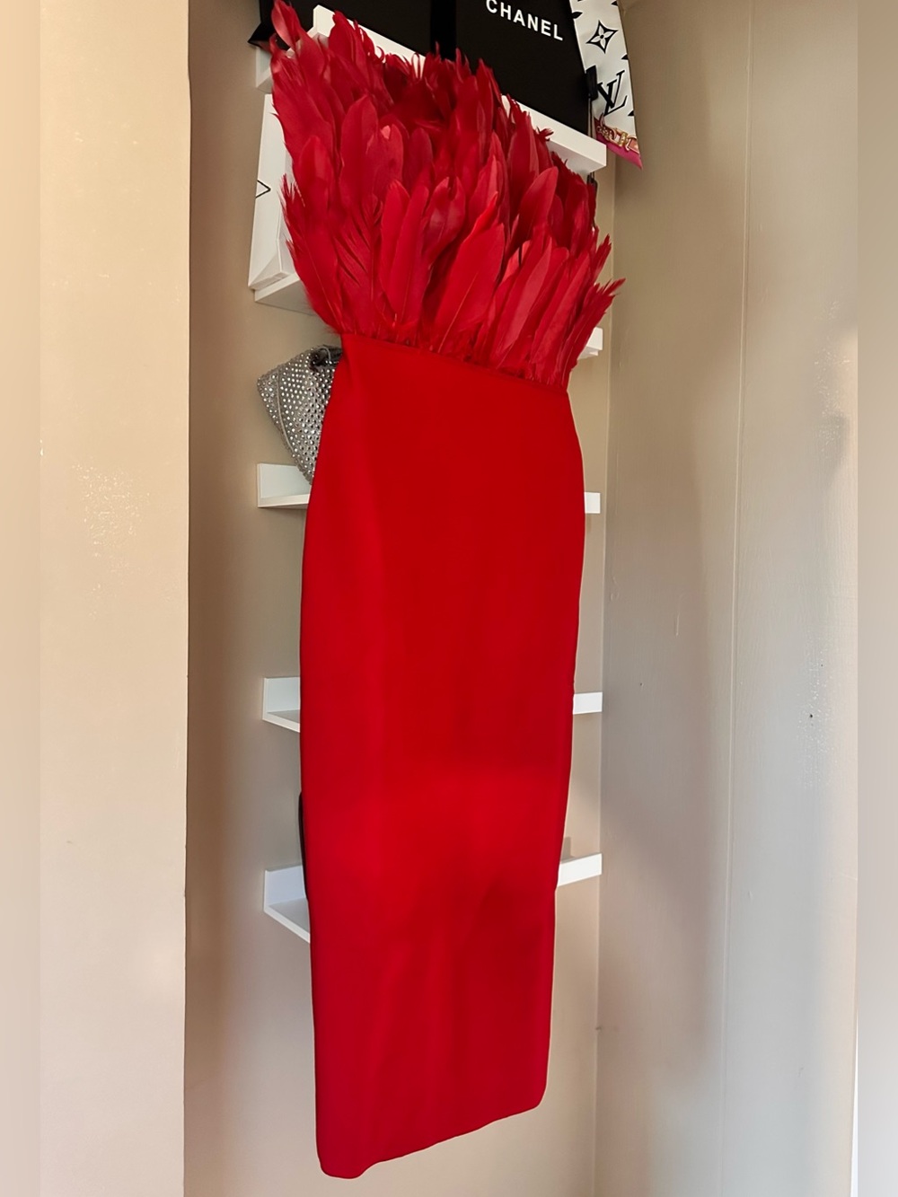 Dresses - Picture 4 of 7